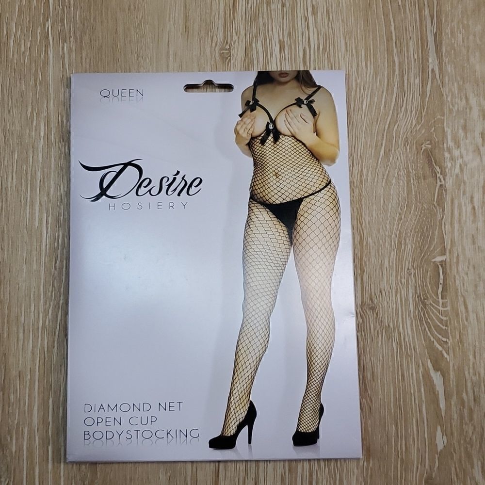 Desire Hosiery fishnet open cup and crotch bodystocking new in box women's plus